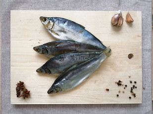 Картофель «Бруто» со вкусом сметаны и зелени 70 гр.: Пелядь вяленая