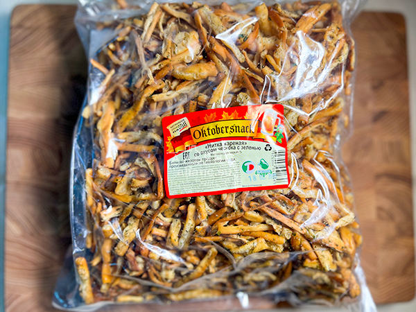 Нитка ЖАРЕНАЯ "Чеснок с зеленью" Oktobersnack 1 кг (сырный продукт) в Саратове