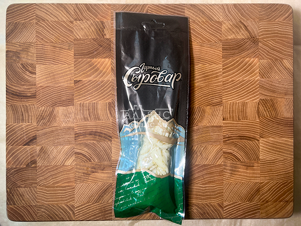 Сыр 100 гр ГОРНЫЙ СЫРОВАР (Косичка с укропом и чесноком) в Саратове